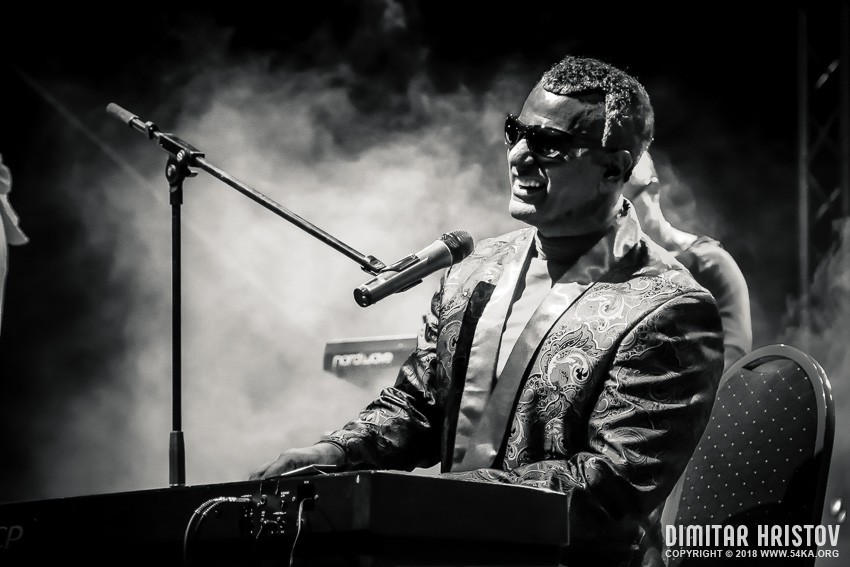 Buzz D’Angelo and Band Akaga – Ray Charles and Prince Tribute photography stage galleries black and white  Photo