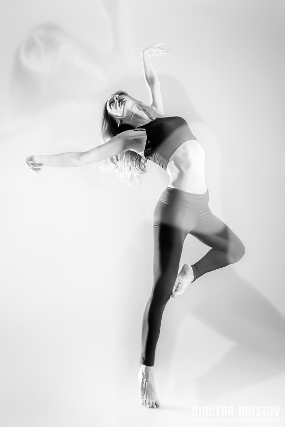 Modern ballet dancer – Black and White Studio Photography - 54ka [photo