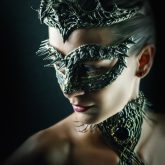 Dragon eye – Girl with mask